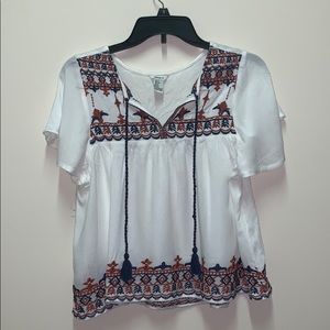 FOREVER 21 White Patterned Top